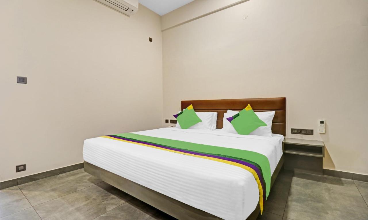 Treebo Grand Vistara Airport Suites Kochi Exterior foto