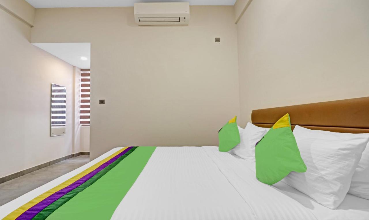 Treebo Grand Vistara Airport Suites Kochi Exterior foto