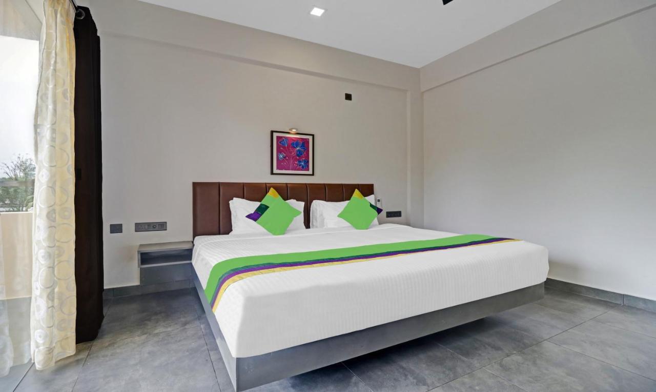 Treebo Grand Vistara Airport Suites Kochi Exterior foto