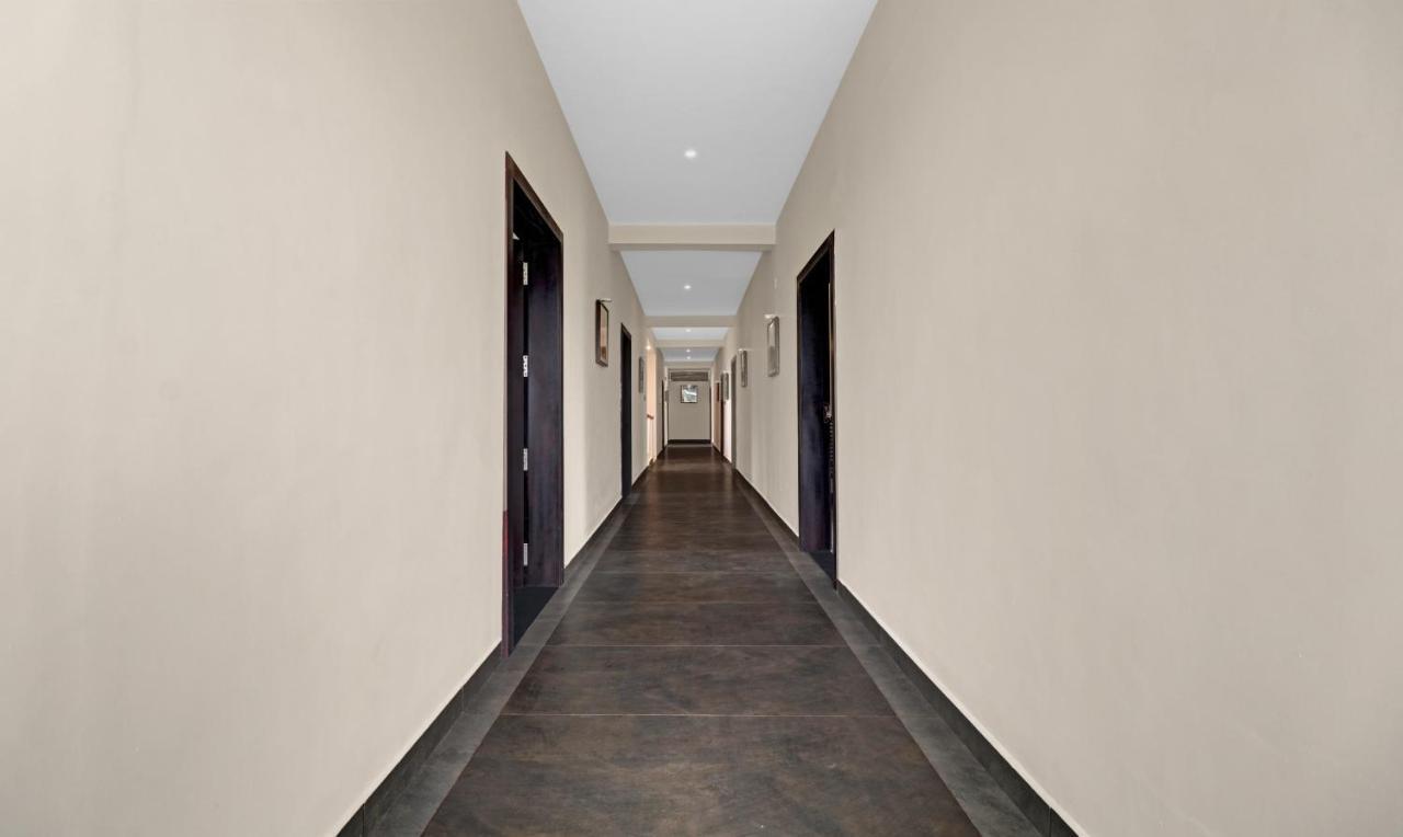 Treebo Grand Vistara Airport Suites Kochi Exterior foto