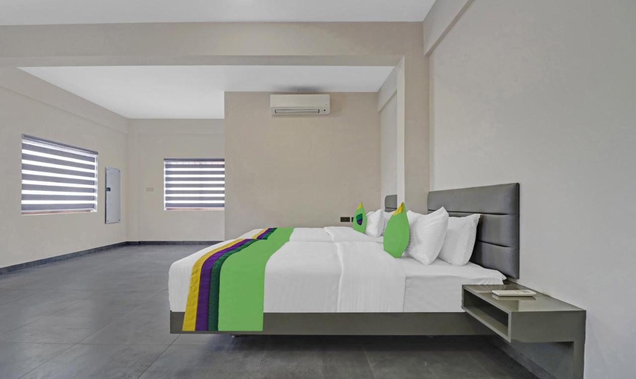 Treebo Grand Vistara Airport Suites Kochi Exterior foto