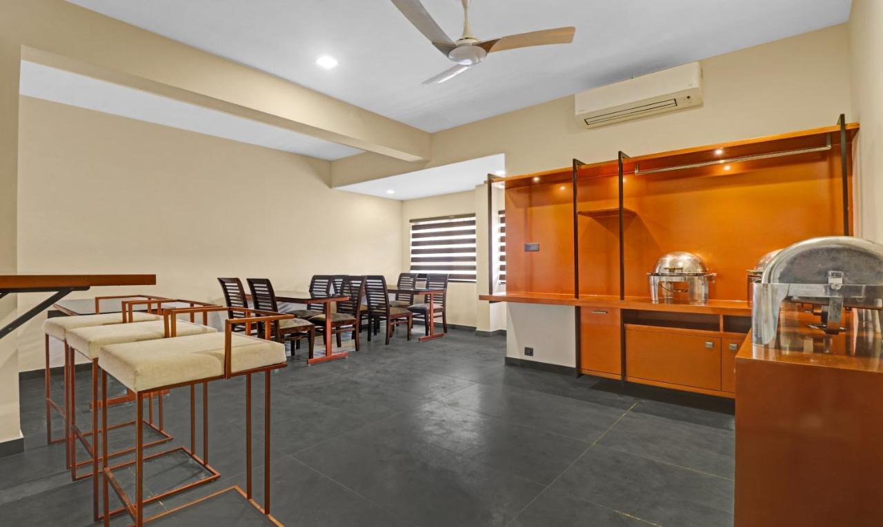 Treebo Grand Vistara Airport Suites Kochi Exterior foto