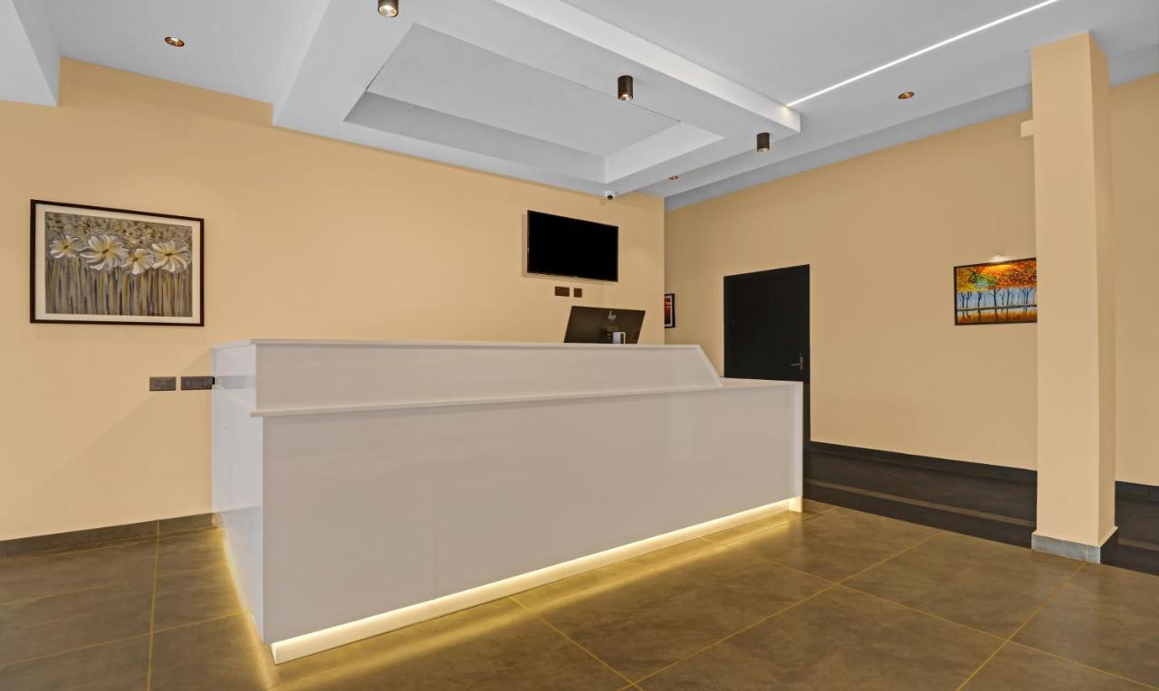 Treebo Grand Vistara Airport Suites Kochi Exterior foto